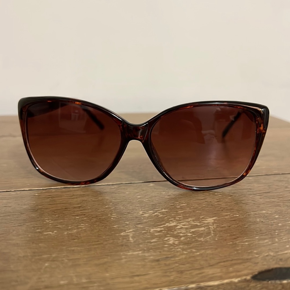 Liz Claiborne women sunglasses